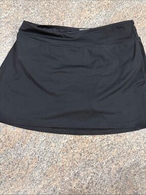 Lands' End Black swim Skirt with Built-In Shorts size 2P